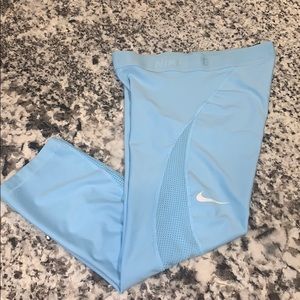 Nike Hypercool Workout Crop Leggings